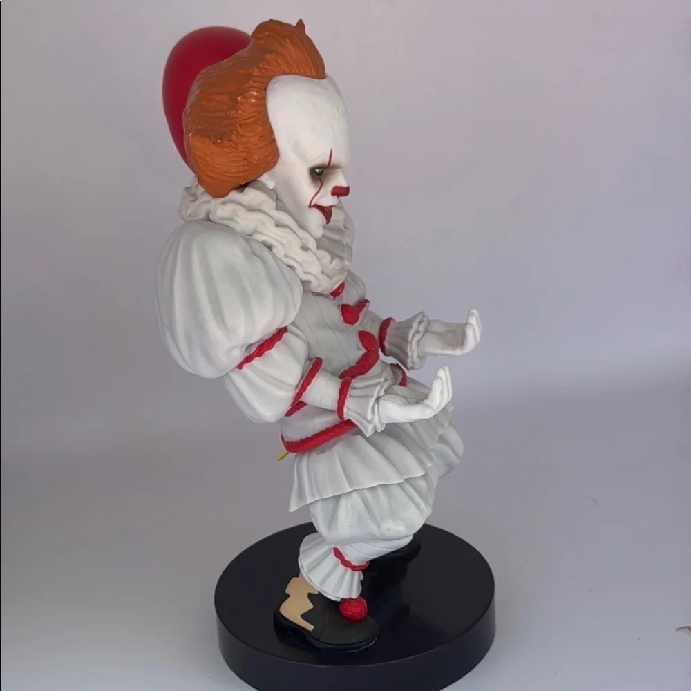 IT White and Red Clown PHONE REMOTE FAMING HOlDER Figurine